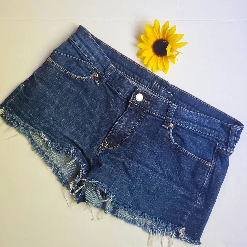OLD NAVY THE FLIRT DENIM SHORTS